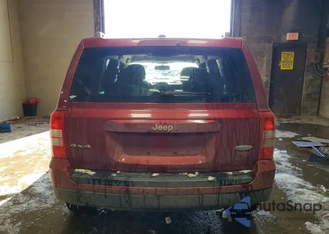 2015 Jeep Patriot Latitude z USA, uszkodzony, nr VIN 1C4NJRFB8FD376592